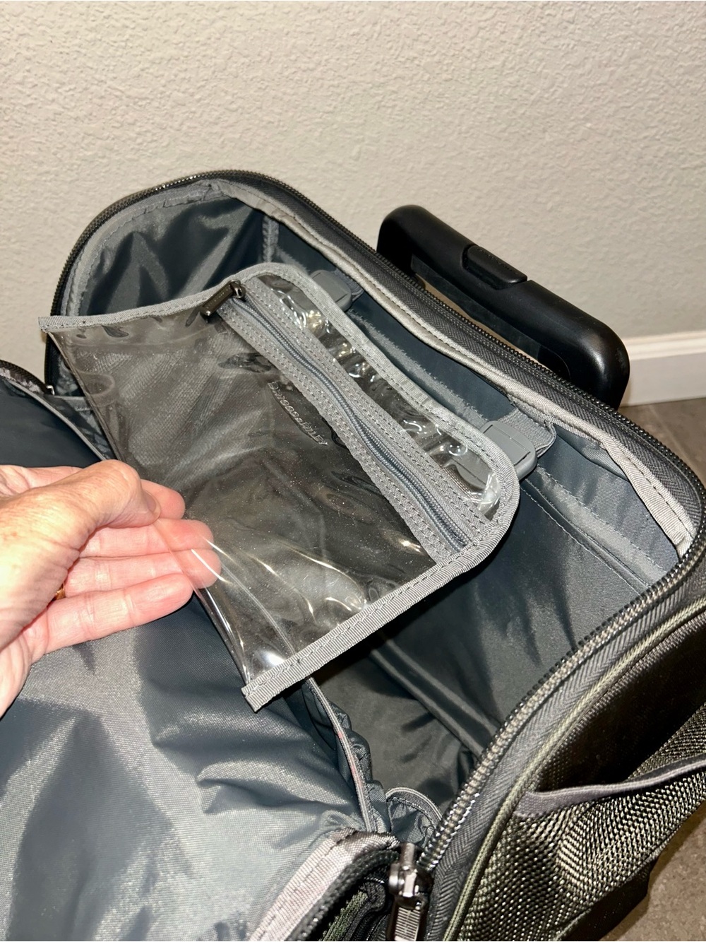 Briggs & Riley Olive Green Rolling Carry-On - Picture 5 of 13